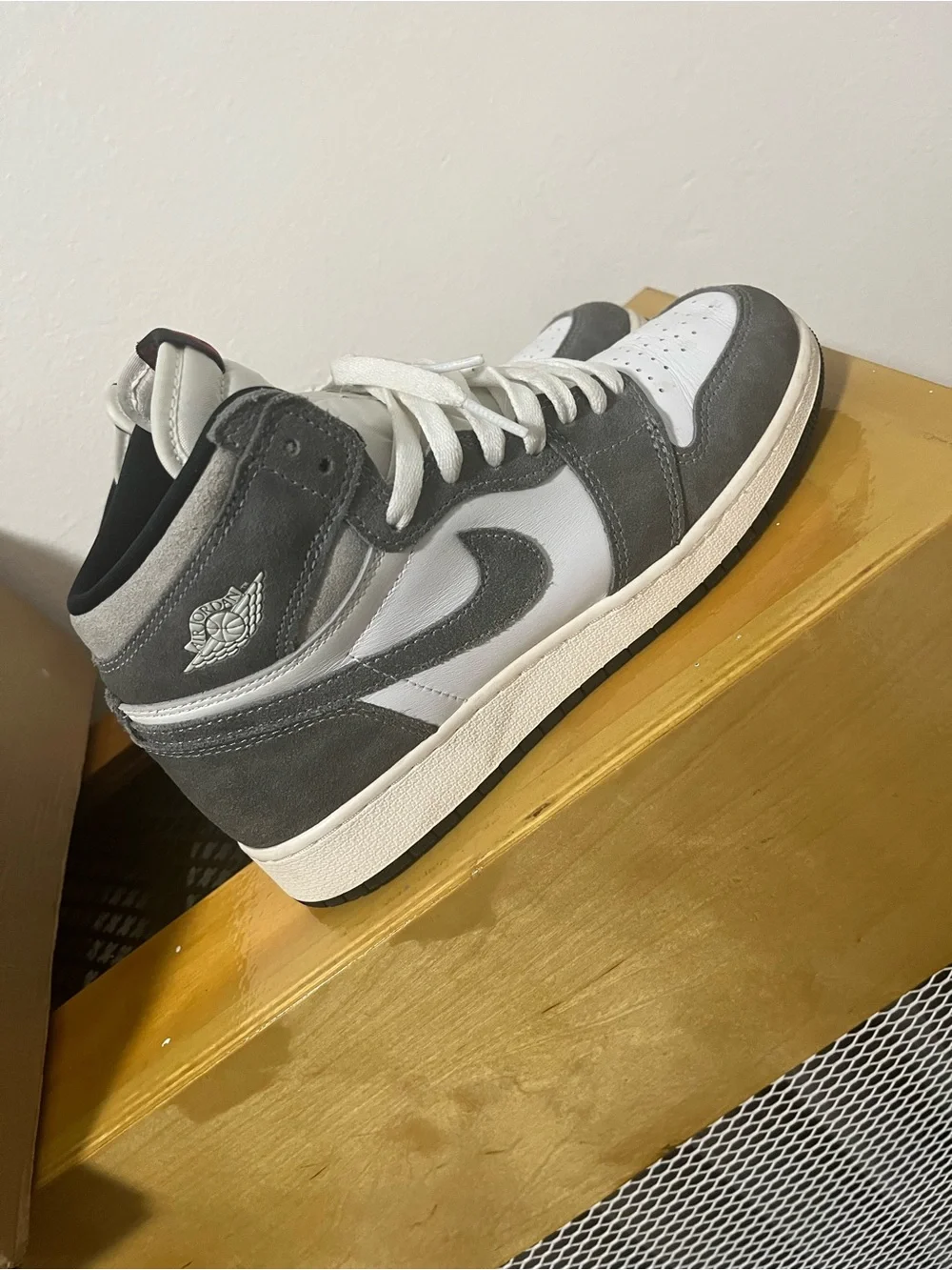 Nike Air Jordan 1 Mid - White & Gray Suede